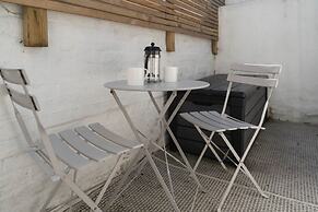 Host Stay The Navy at Frederick Gardens