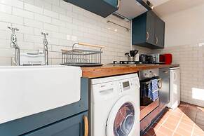 Host Stay The Navy at Frederick Gardens