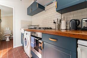 Host Stay The Navy at Frederick Gardens