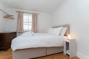 Host Stay The Navy at Frederick Gardens