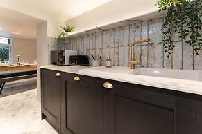 Host Stay Luxe on Margaret Street