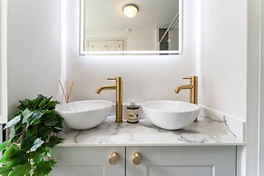 Host Stay Luxe on Margaret Street