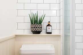 Host Stay Guildford Apartment