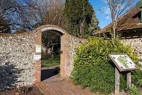 Host Stay Olde Place Cottage