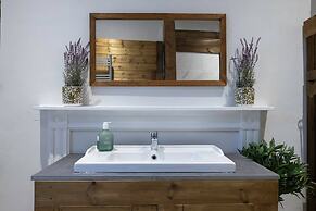 Host Stay Grafton Rustic