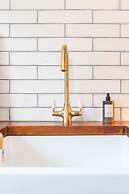 Host Stay Foundry Street Retreat