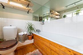 Host Stay Foundry Street Retreat