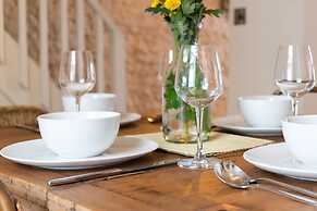 Host Stay Foundry Street Retreat