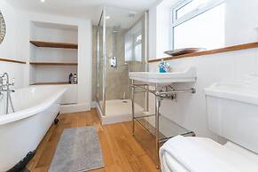 Host Stay Sunny Terrace on Robert Street