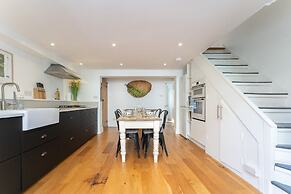 Host Stay Sunny Terrace on Robert Street