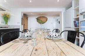 Host Stay Sunny Terrace on Robert Street