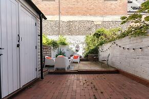 Host Stay Sunny Terrace on Robert Street