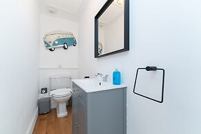 Host Stay Sunny Terrace on Robert Street