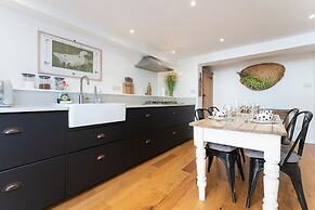 Host Stay Sunny Terrace on Robert Street