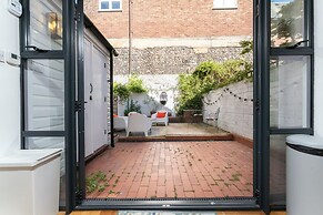 Host Stay Sunny Terrace on Robert Street