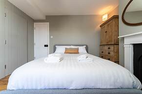 Host Stay Grove Townhouse