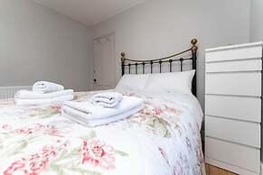 Host Stay Grove Townhouse