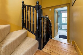 Host Stay Grove Townhouse