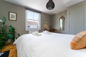 Host Stay Grove Townhouse