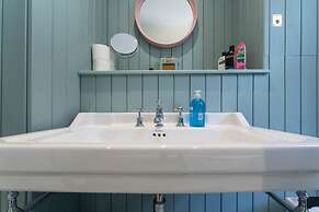 Host Stay Grove Townhouse