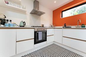 Host Stay Grove Townhouse