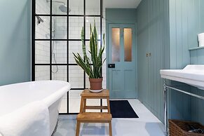 Host Stay Grove Townhouse