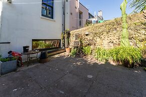 Host Stay Grove Townhouse