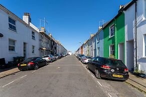 Host Stay Grove Townhouse