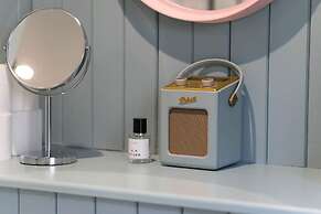 Host Stay Grove Townhouse