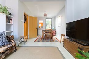 Host Stay Grove Townhouse