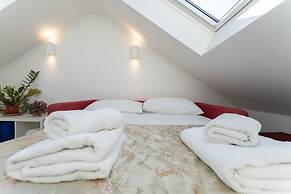 Host Stay Grove Townhouse