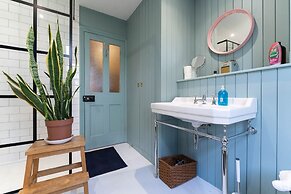 Host Stay Grove Townhouse