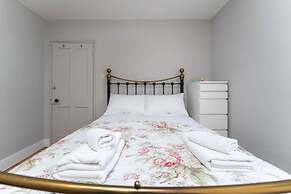 Host Stay Grove Townhouse