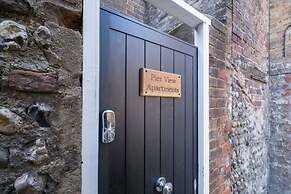 Host Stay St James Studio