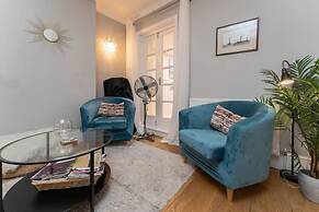 Host Stay Temple Street Townhouse