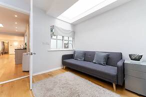 Host Stay Temple Street Townhouse