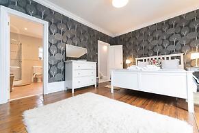Host Stay Temple Street Townhouse