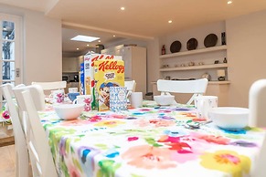 Host Stay Temple Street Townhouse