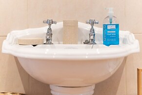 Host Stay Temple Street Townhouse