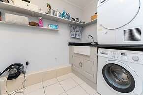 Host Stay Temple Street Townhouse