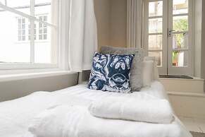 Host Stay Temple Street Townhouse