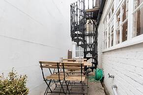 Host Stay Temple Street Townhouse