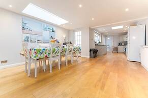 Host Stay Temple Street Townhouse