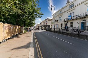 Host Stay Queens Maisonette