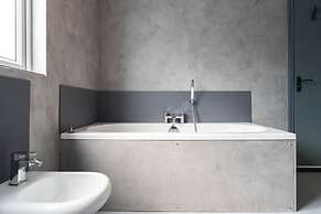 Host Stay Queens Maisonette