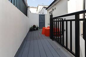 Host Stay Queens Maisonette