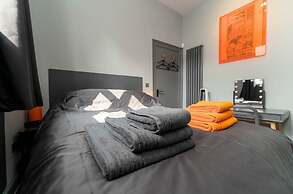 Host Stay Queens Maisonette