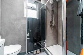 Host Stay Queens Maisonette