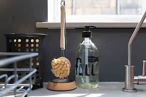 Host Stay Queens Maisonette