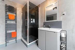 Host Stay Queens Maisonette